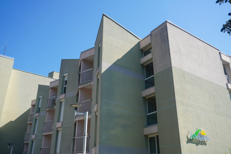 bâtiment extérieur de la résidence malgazon